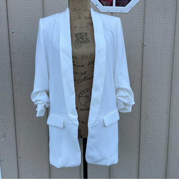 Zara Jackets & Blazers - Zara Women’s White boyfriend blazer size M